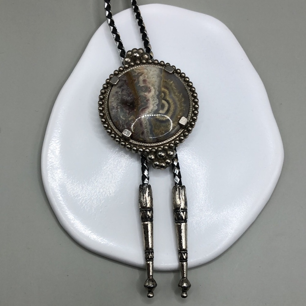 Vintage Lace Agate Round Cabachon  Bolo Tie Necklace UNISEX Boho Statement